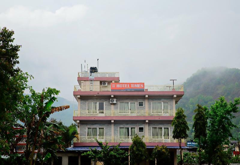 Oyo 575 Api Suites Pokhara Zewnętrze zdjęcie