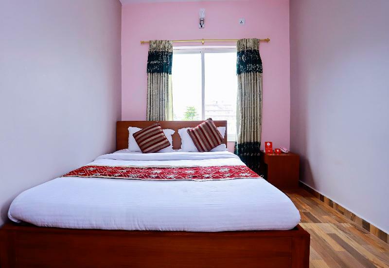Oyo 575 Api Suites Pokhara Zewnętrze zdjęcie
