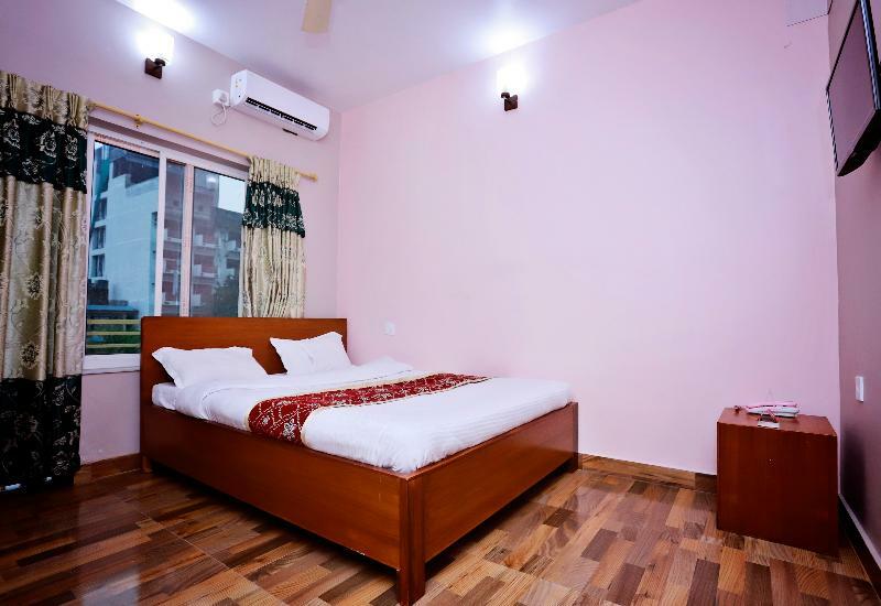 Oyo 575 Api Suites Pokhara Zewnętrze zdjęcie