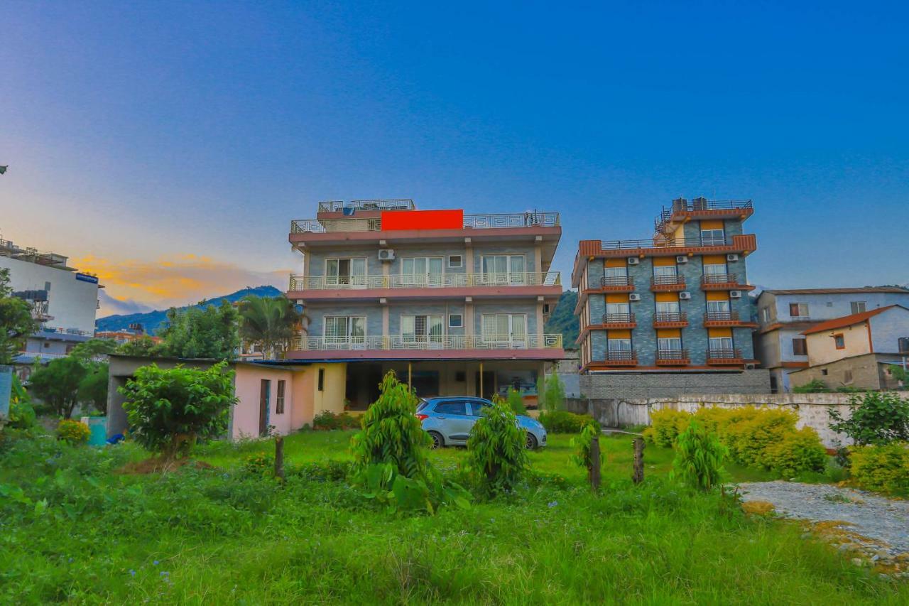 Oyo 575 Api Suites Pokhara Zewnętrze zdjęcie