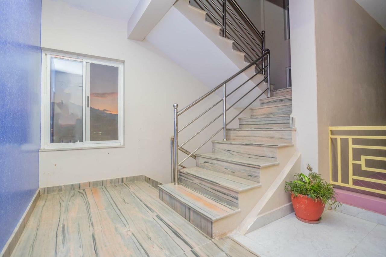 Oyo 575 Api Suites Pokhara Zewnętrze zdjęcie