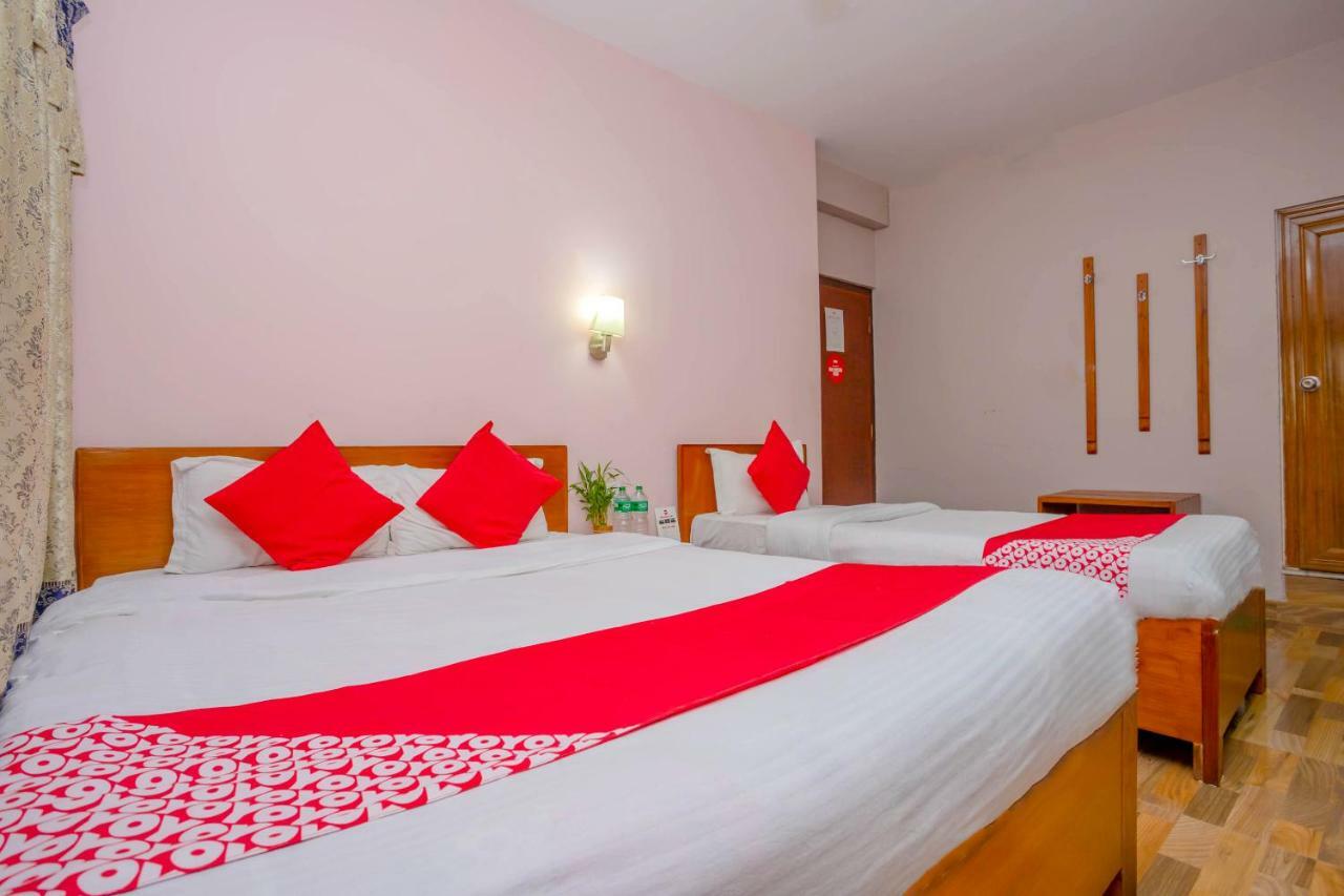 Oyo 575 Api Suites Pokhara Zewnętrze zdjęcie