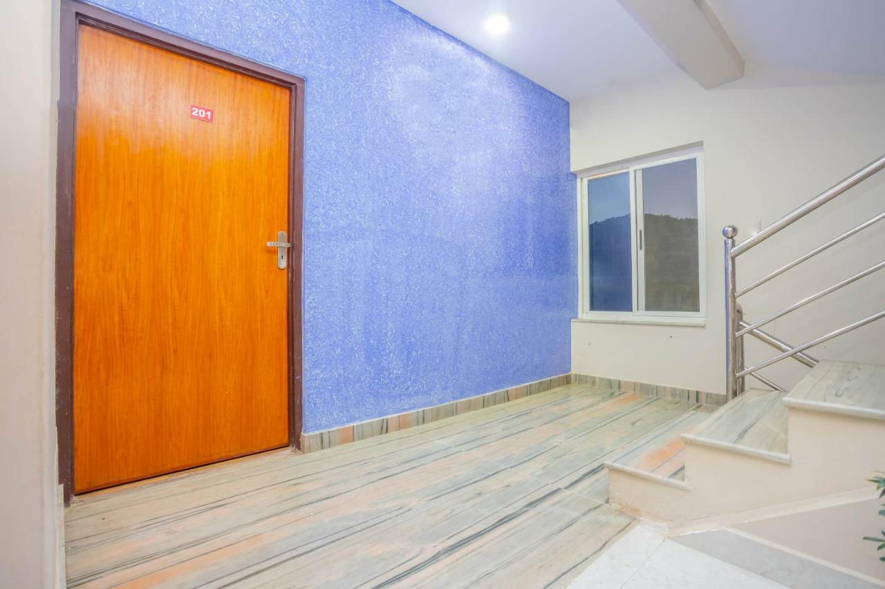 Oyo 575 Api Suites Pokhara Zewnętrze zdjęcie