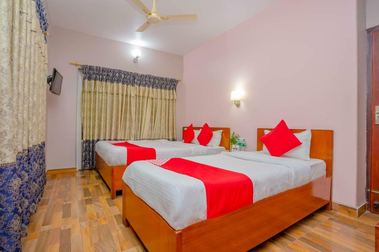 Oyo 575 Api Suites Pokhara Zewnętrze zdjęcie