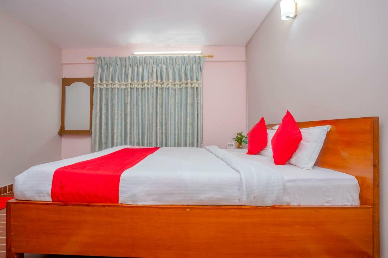 Oyo 575 Api Suites Pokhara Zewnętrze zdjęcie