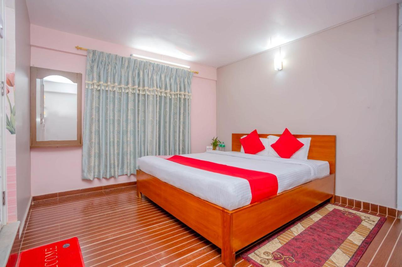 Oyo 575 Api Suites Pokhara Zewnętrze zdjęcie