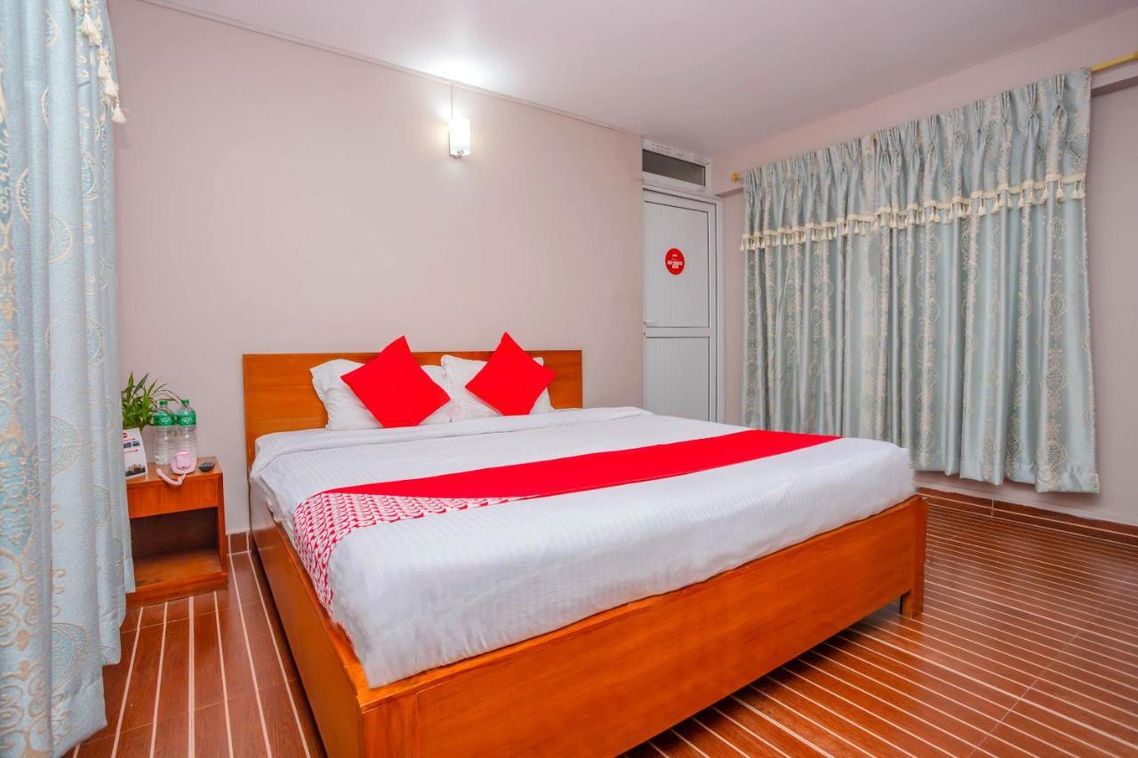 Oyo 575 Api Suites Pokhara Zewnętrze zdjęcie
