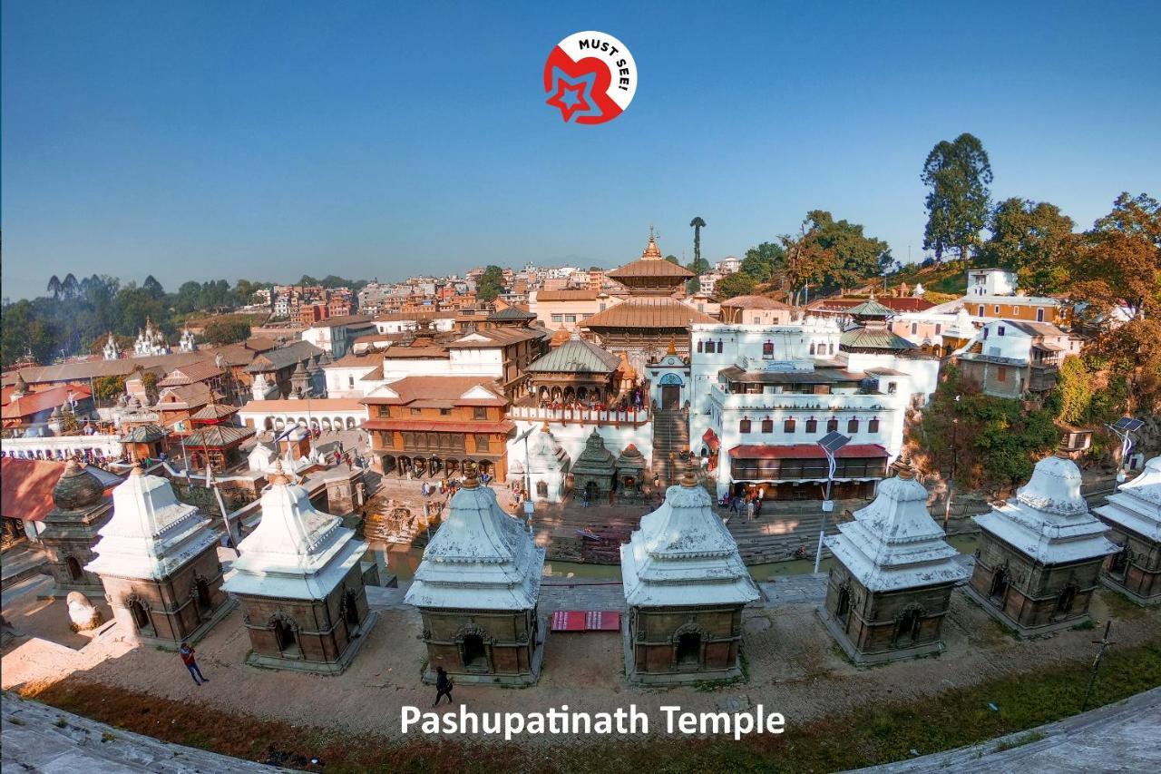 Oyo 575 Api Suites Pokhara Zewnętrze zdjęcie